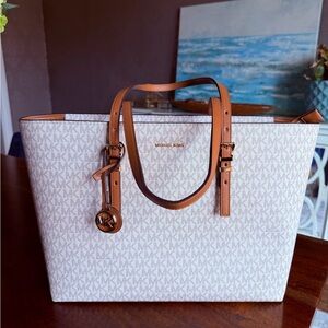 Michael Kors Quinn Large EW Tote Vanilla Acorn New With Tags
